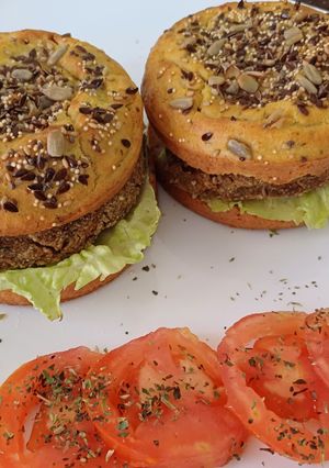 Una foto de Hamburguesas de lentejas en pan de garbanzos