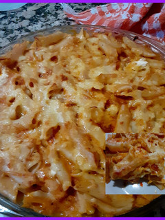 Una foto de Pasticho (Lasaña) de pasta corta con pollo y jamón ahumado