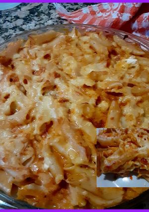 Una foto de Pasticho (Lasaña) de pasta corta con pollo y jamón ahumado