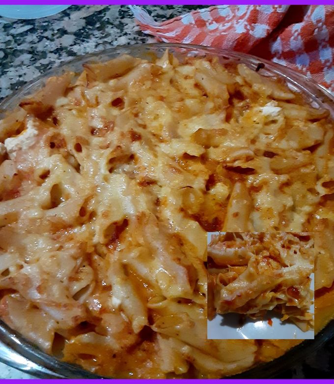Una foto de Pasticho (Lasaña) de pasta corta con pollo y jamón ahumado
