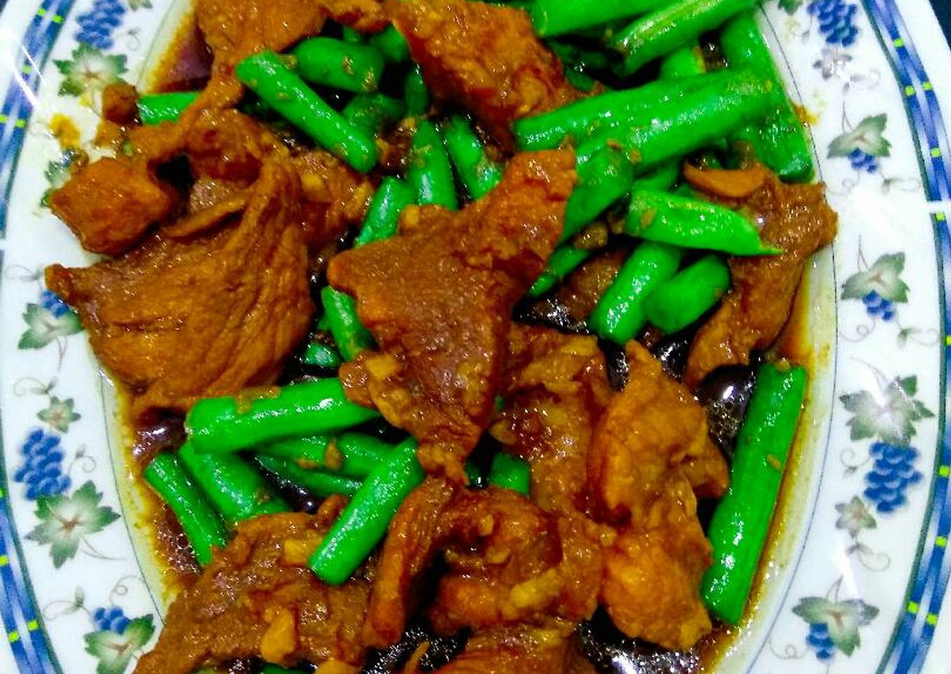 Babi kapsim masak buncis kecap(non halal)