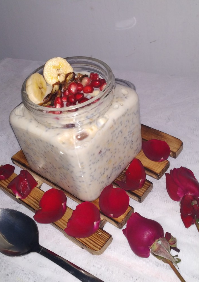 A picture of Banana Dates Overnight Oats.