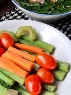 Hình của món Rau củ luộc chấm kho quẹt.