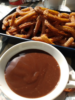 Una foto de Churros con Chocolate