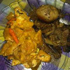 รูปของ Gudeg ceker, telor & kepala (slow cooker)