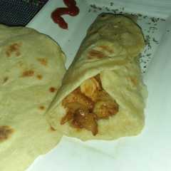 A picture of Tortilla /Kebab ayam bolognese.