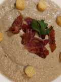 Supă cremă de ciuperci cu bacon crocant