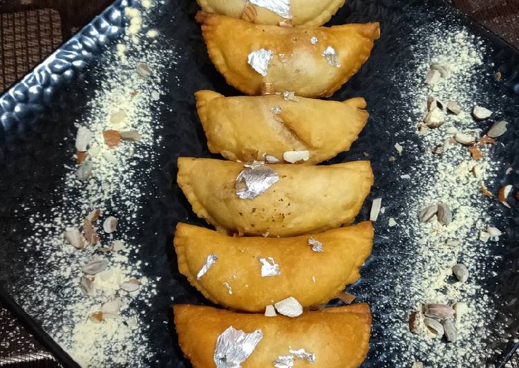 Recipe of Any-night-of-the-week Suji Khoya Gujiya