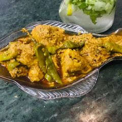 A picture of Achaar gosht.
