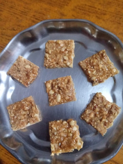 கடலை மிட்டாய் (Kadalai mittai recipe in tamil) செய்முறை முக்கிய புகைப்படம்