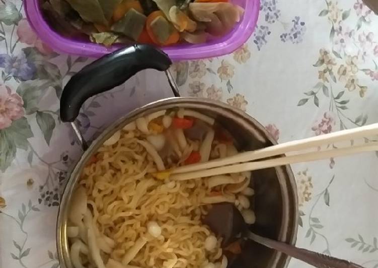 Ramyun dan sawi asin