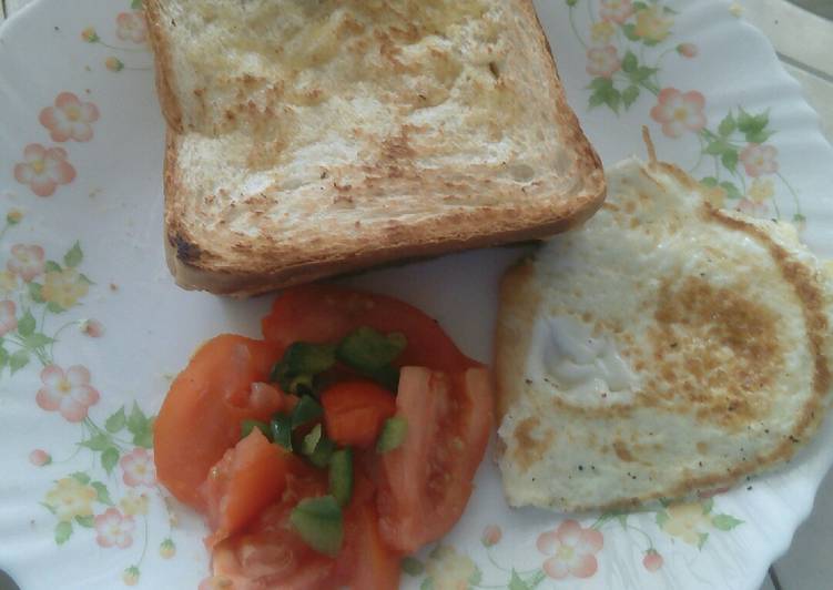 Toasted bread with eggs