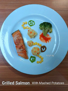 Foto resep Grilled Salmon With Mashed Potatoes (Salmon Panggang)