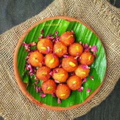 A picture of Sooji Gulab jamun.