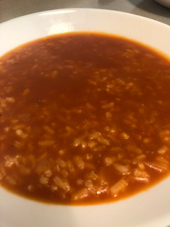 Una foto de Sopa de tomate con arroz