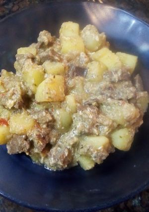 Una foto de Revuelto de hígado, papas y cebolla