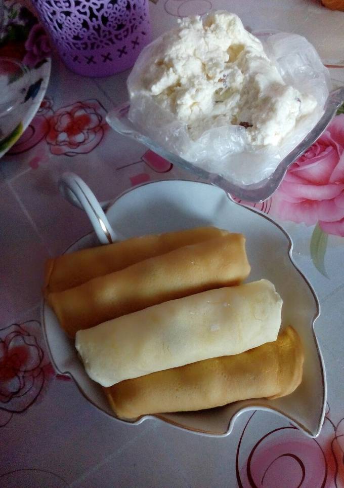 Млинці з солодким сиром та ізюмом