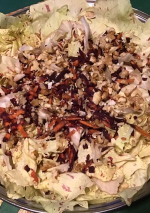 Une photo de Salade castelfranco aux noix, carotte violette et persil