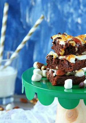 A picture of Rocky road brownies.