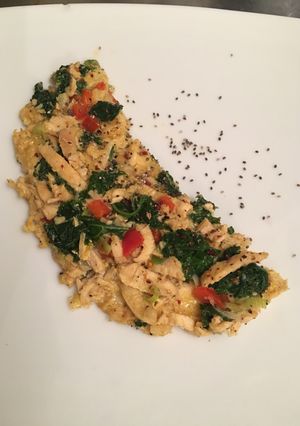 Una foto de Tortilla de kale y pollo