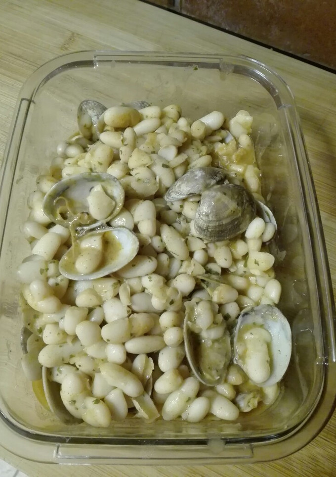 Una foto de Pochas con almejas