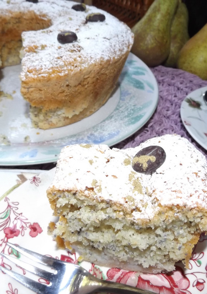 Una foto de Torta de peras con aguardiente y semillas de amapola