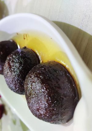 गुलाबजामुन (Gulabjamun recipe in Hindi) रेसिपी मुख्य फोटो