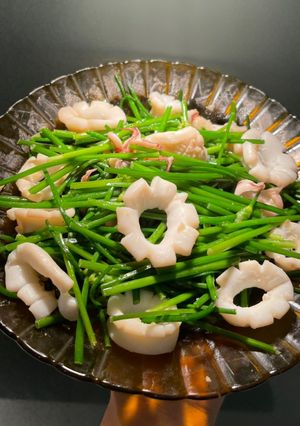 Hình của món Mực xào bông hẹ.