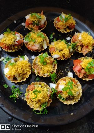 A picture of American corn poori chat.