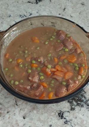 Una foto de Estofado de magro de cerdo con verduras 🥕🥔🫛🧄🍄 en Robot Taurus Foodie