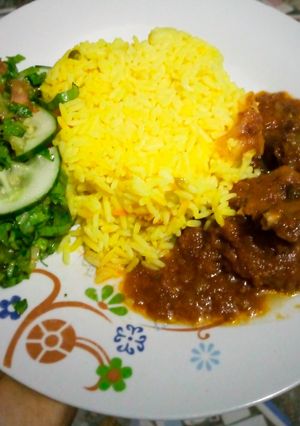 A picture of Turmeric-vegy rice with stew and salad.