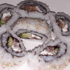 Una foto de Sushi de salmón rosado