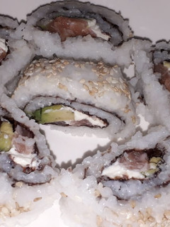 Una foto de Sushi de salmón rosado