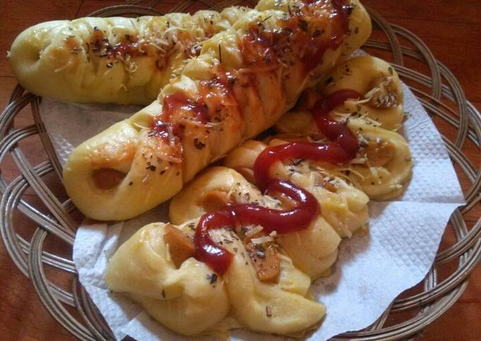 Resep Roti Sosis Caterpillar menggunakan Tang Zhong/Water Roux oleh ...