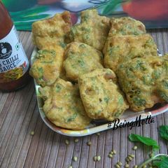 Mint-coriander bread pakoras A picture of Mint-coriander bread pakoras.