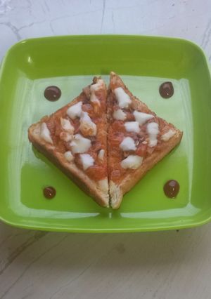 A picture of Bread Pizza.