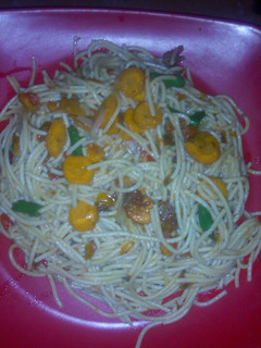 A picture of Stir fry spaghetti.