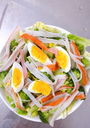 Hình của món Salad súp lơ xanh.