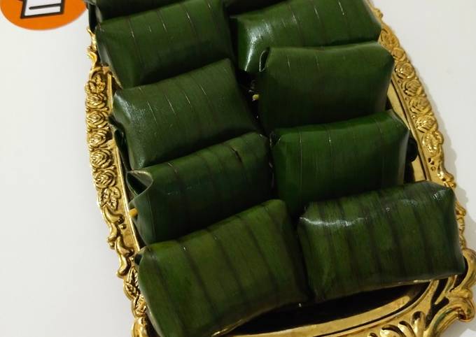 Lemper ayam suwir/abon