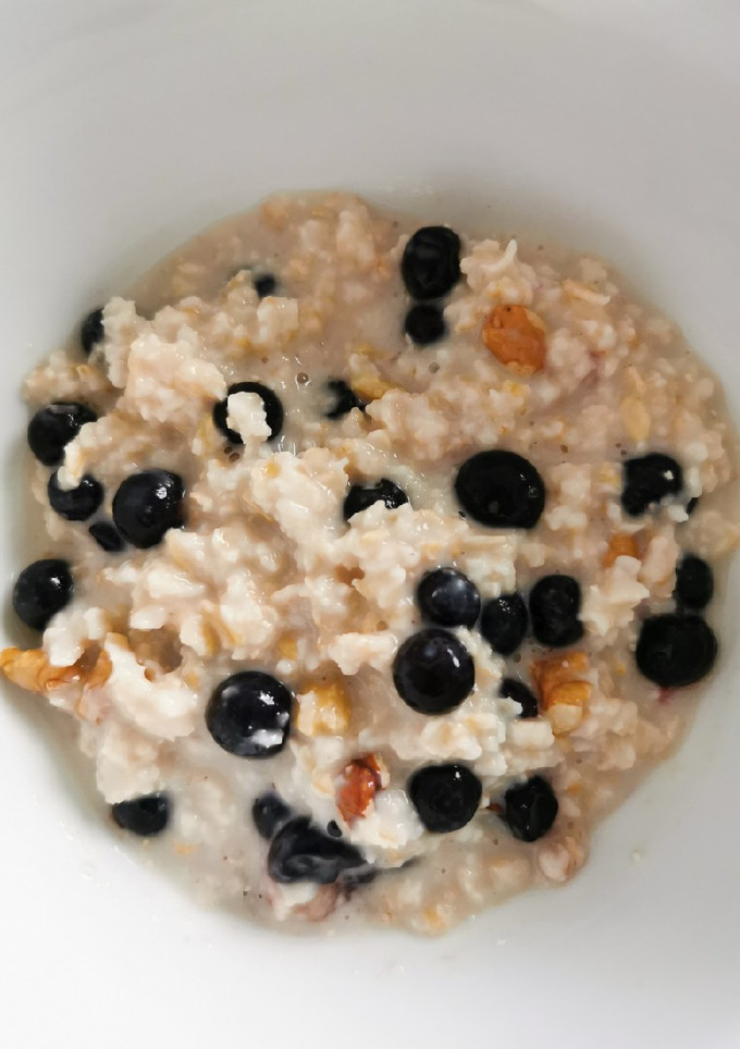 Una foto de Avena con blueberries y nueces (deskfast 1)