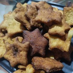 A picture of Kele ke meethi mathri.
