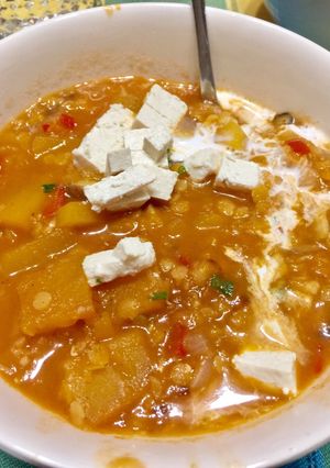 Una foto de Dhal de lenteja roja vegano
