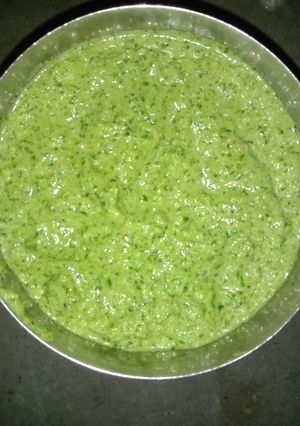 કોથમીર - મરચા ની ચટણી(kothmir marcha ni chutney inGujarati) રેસીપી મુખ્ય ફોટો