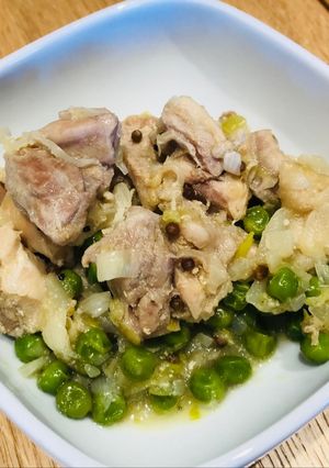 A picture of Ndengu & chicken stew.