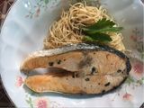 แซลม่อนย่าง หมี่ฮ่องกง