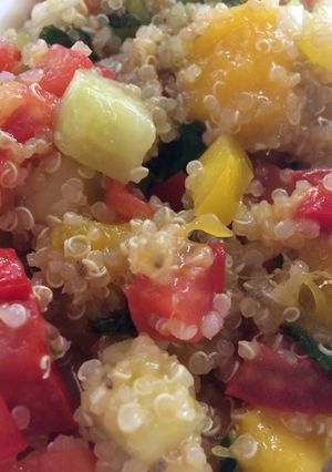 Una foto de Taboule de quinoa con mango y hierbabuena