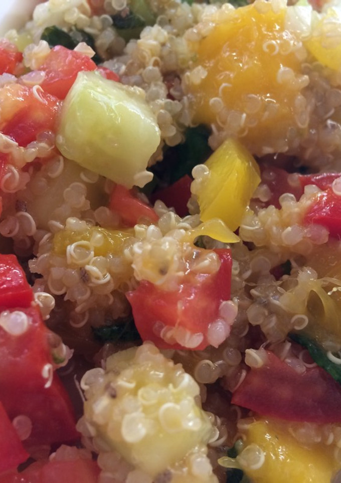 Una foto de Taboule de quinoa con mango y hierbabuena