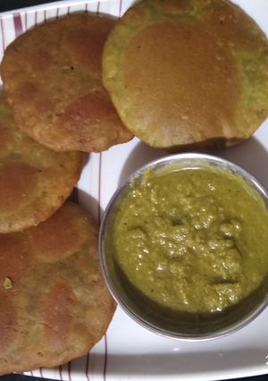 आलू की ग्रीन पूरी (aloo ki green poori recipe in Hindi) रेसिपी मुख्य फोटो