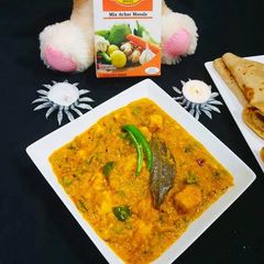 A picture of Achari paneer.