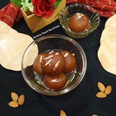 A picture of Gulab Jamun.